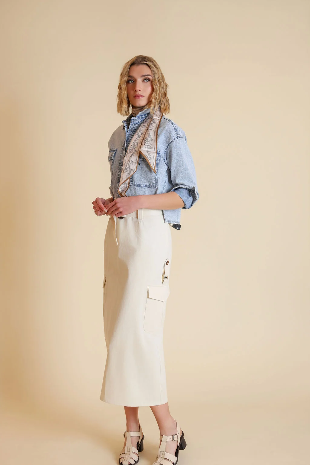 Large Pockets Denim Shirt - Image 3