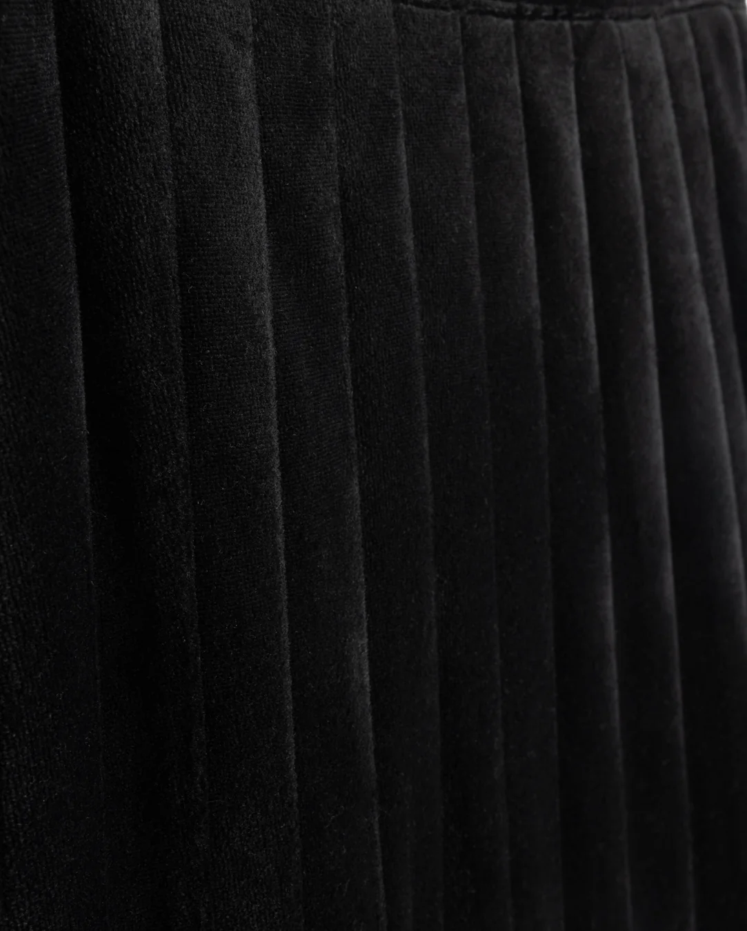 Spade Velvet Pleat Skirt - Image 2